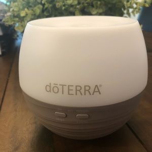 💕 NEW in Box...DoTerra petal diffuser!